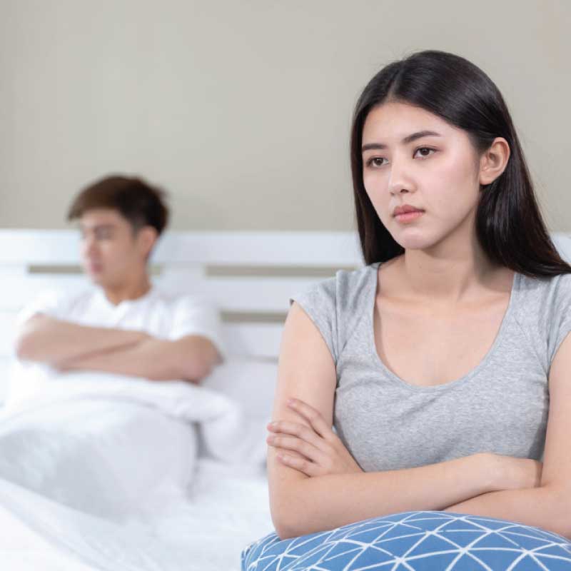 Hubungan dingin / pasangan terasa jauh